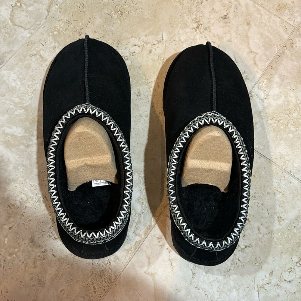BRAND NEW. UGGS Tasman slippers. Black Size 10.! Never worn